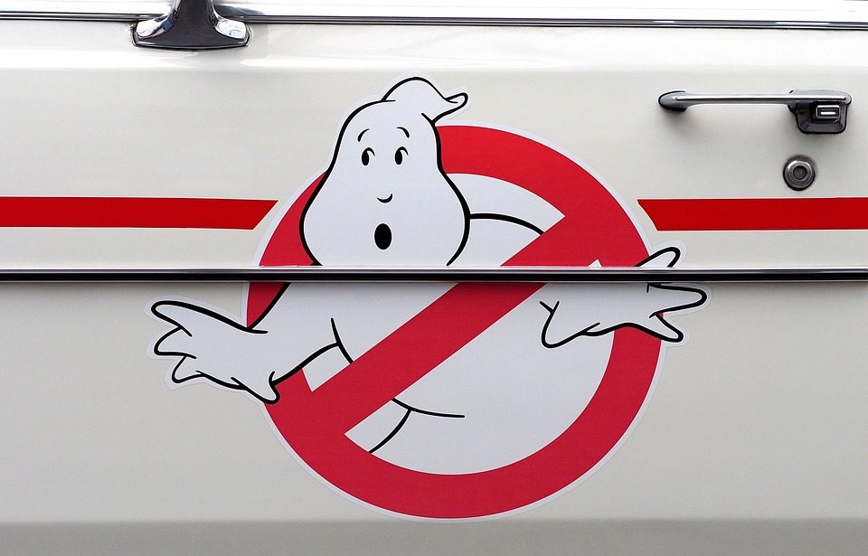 Ghostbusters logo på en bil.